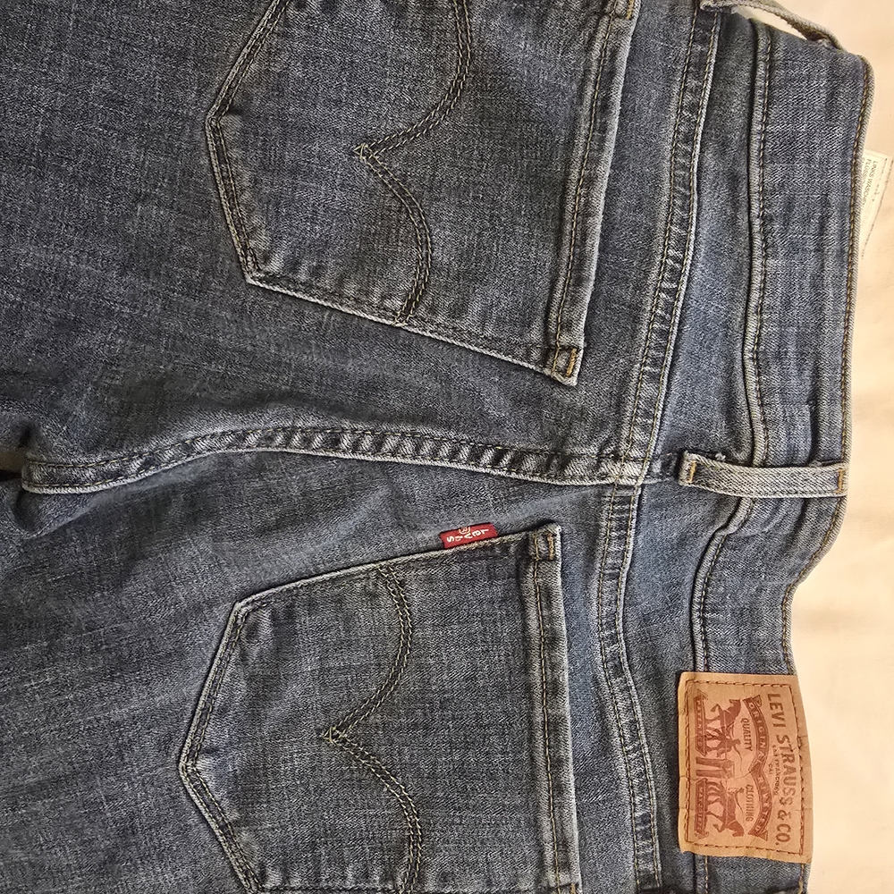 Levi's Distressed Skinny Jeans - Picture 11 of 13